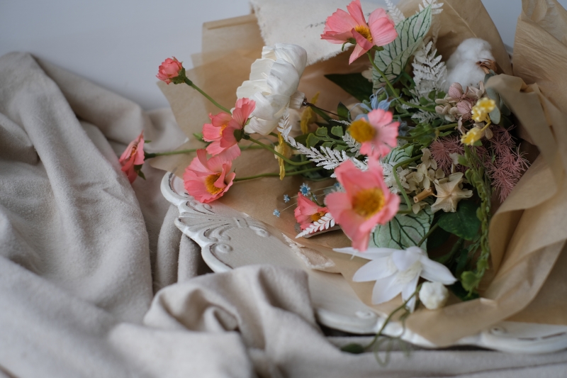 線上花藝課程分享 | 拾米豐瓶。#100小花盒，綁一束2023的燦爛送自己 @林飛比。玩美誌