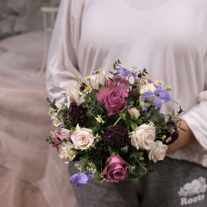 基礎花藝證照課程分享 | 花疫室。花托式新娘捧花，小巧可愛的經典選擇 @林飛比。玩美誌