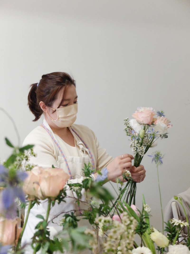 【一日花市巡禮】跟著花藝師Dotty逛台北花市：認識花商、自由採購、設計花束 @林飛比。玩美誌