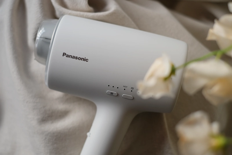 日本吹風機 | Panasonic。EH-NAOJ，讓國際牌nanocare照顧你一頭亮麗秀髮 @林飛比。玩美誌