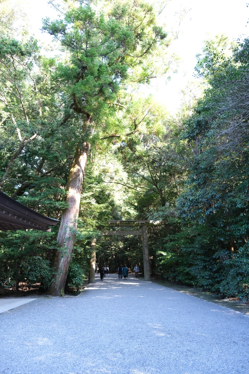 三重景點 | 伊勢 神宮。 日本人一輩子都要去一次的心靈故鄉，讓人寧靜的森林神社 @林飛比。玩美誌