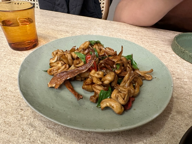台南東區素食 | 毛蔬 亞洲蔬食。道道精彩的素食熱炒，無肉也很歡 @林飛比。玩美誌