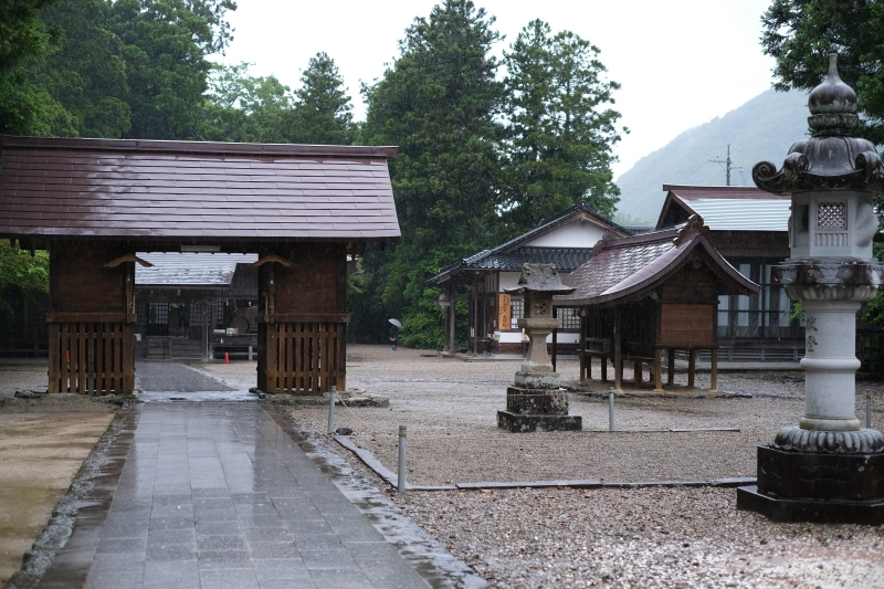 島根．出雲景點 | 須佐大宮(神社)。在素戔鳴尊最後鎮守的土地上，與之締結良緣 @林飛比。玩美誌