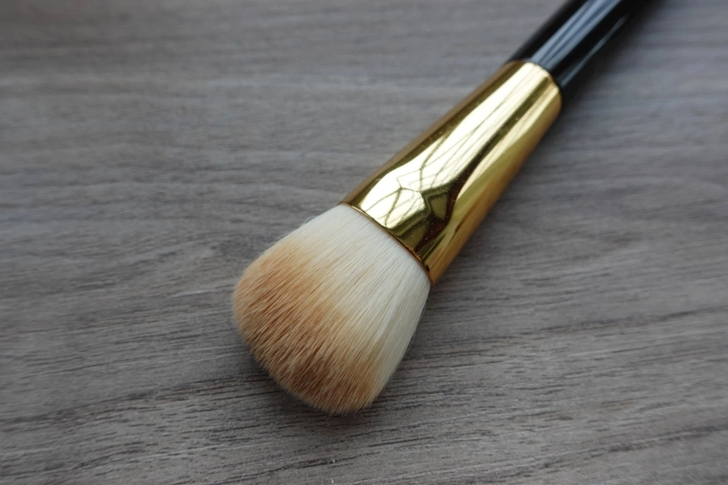 美國刷具 | TOM FORD。Foundation Brush 02，刷出無痕奶油肌 @林飛比。玩美誌