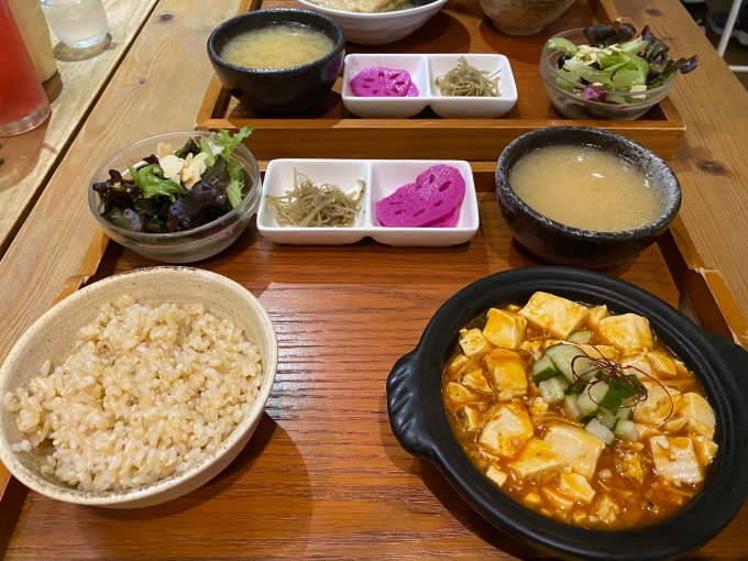 台北大安區全素食日式餐廳推薦 | 元禾食堂。簡單好味道的日式風格蔬食 @林飛比。玩美誌