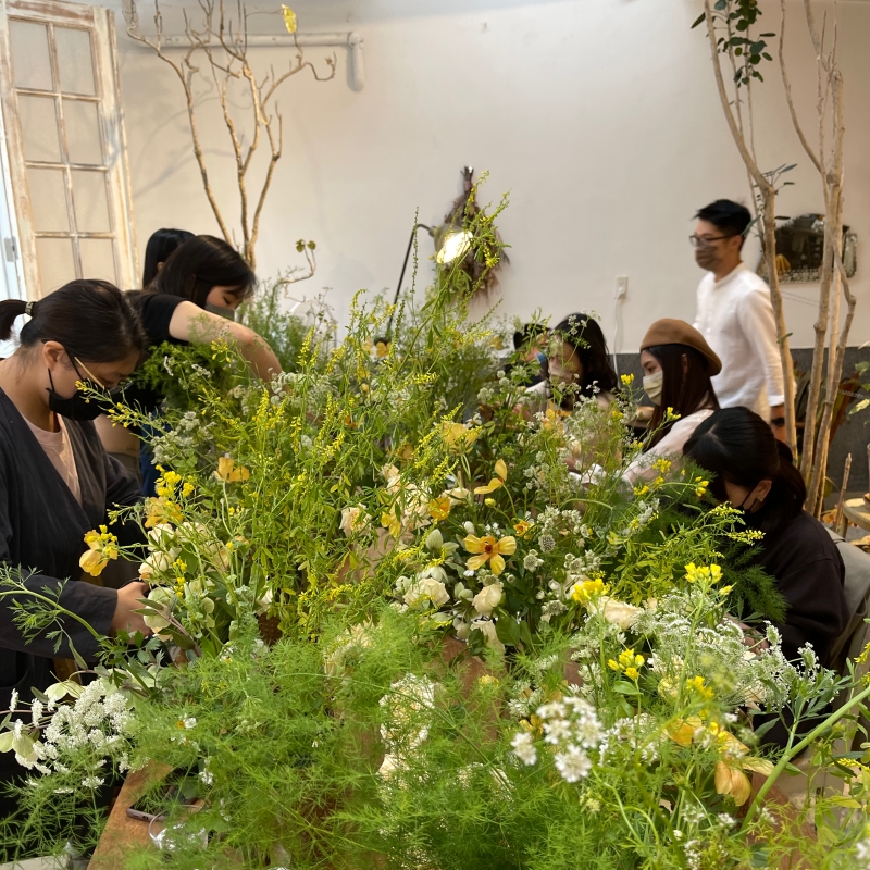植物手作課程分享 | 春意盎然的溫柔風花籃@綠咖生活概念店 @林飛比。玩美誌